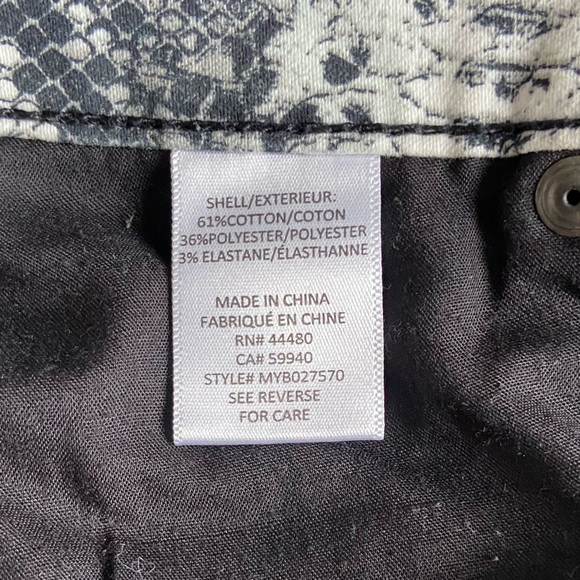 Juniors  Tinseltown Snakeskin print miniskirt - Picture 4 of 6